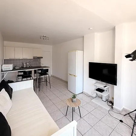A 400m De La Mer, 36m2, Lumineux, Calme En Centre-ville Apartment