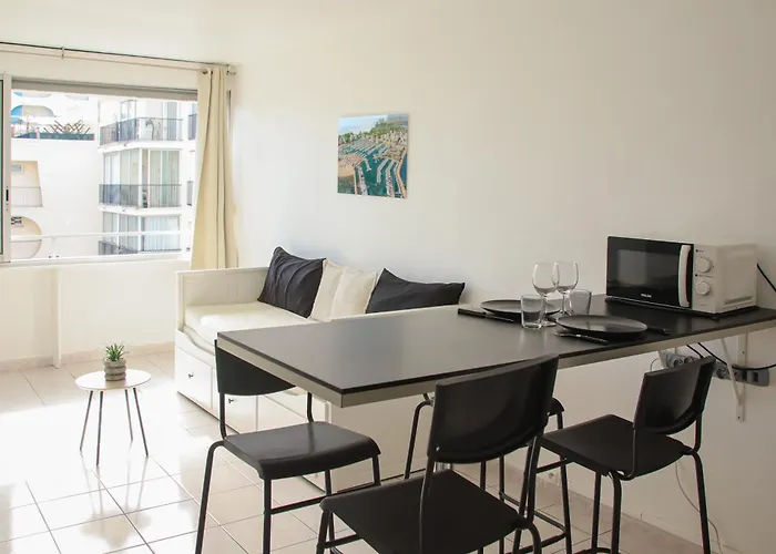 A 400m De La Mer, 36m2, Lumineux, Calme En Centre-ville Apartment