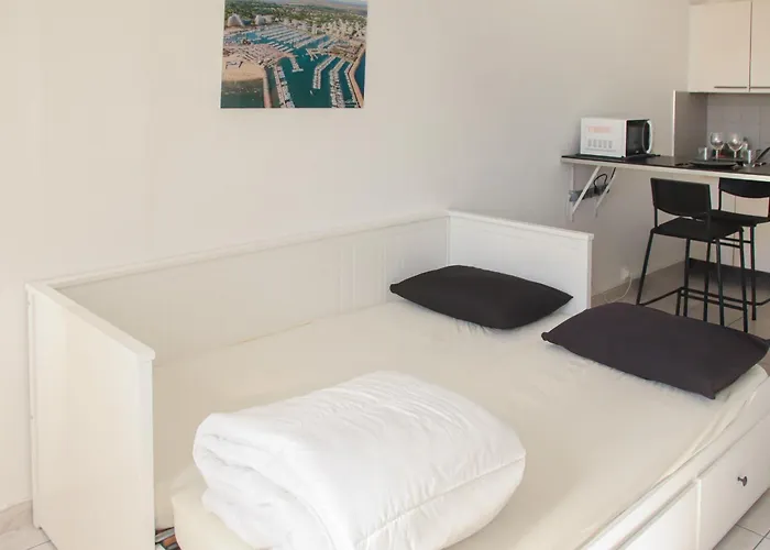 A 400m De La Mer, 36m2, Lumineux, Calme En Centre-ville Apartment