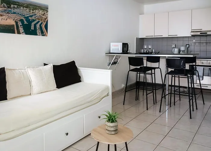 A 400m De La Mer, 36m2, Lumineux, Calme En Centre-ville Apartment